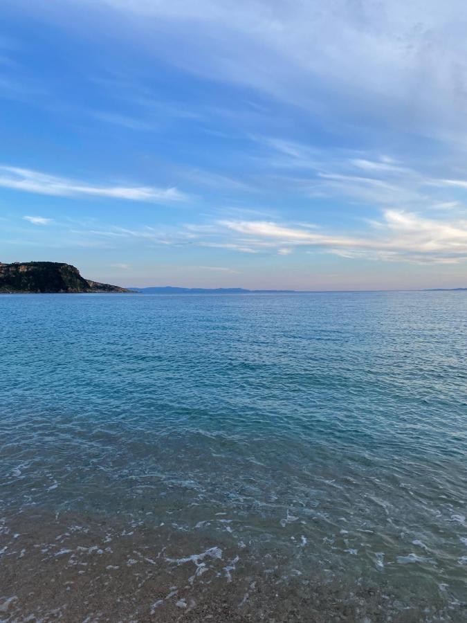 Acta'S Rooms Himare Buitenkant foto
